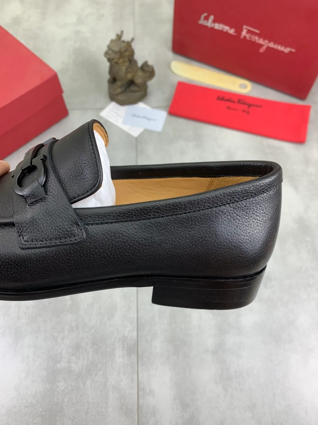 Men's Men's Shoes 💰P560💰[New Style] Water-dyed Niuli 🆘[Salvatore Ferragamo] Ferragamo's latest casual business leather shoes for men! Listed simultaneously! The fabric is made of specially imported original calfskin, the lining is made of imported water-dyed cowhide, and the original combination outsole is absolutely luxurious and leads the fashion trend. Matching code: 39-44 (45 46 customized) 2️⃣ colors available